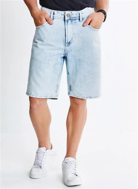 bermuda listrada em jeans claro bermuda listrada em jeans claro