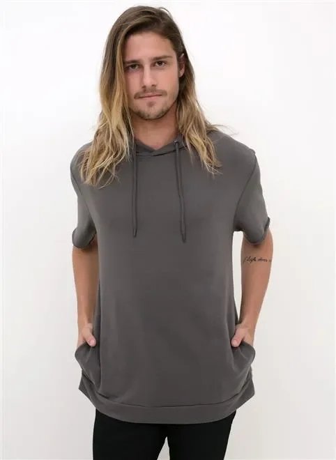 camiseta em moletom com capuz camiseta em moletom com capuz