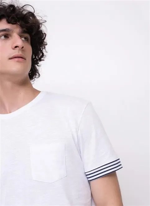 camiseta flame com detalhes listrados ma camiseta flame com detalhes listrados ma