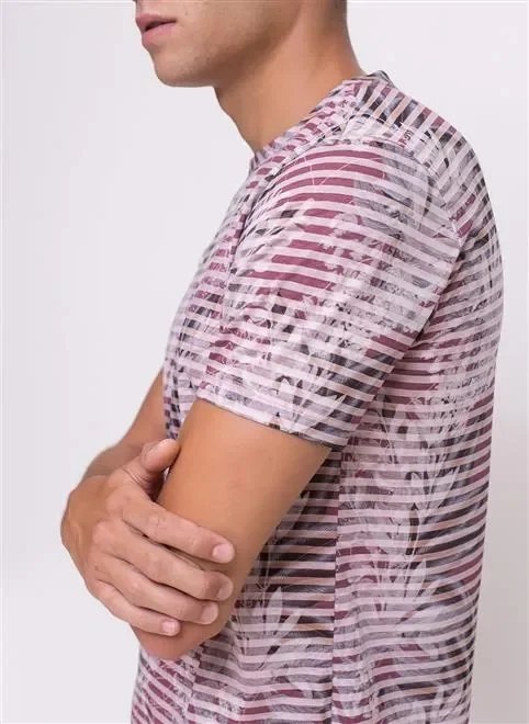 camiseta floral com listras camiseta floral com listras