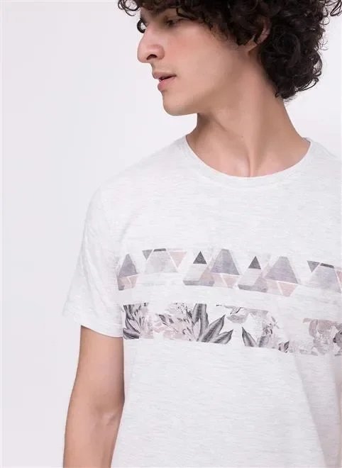 camiseta com faixa floral etnica camiseta com faixa floral etnica