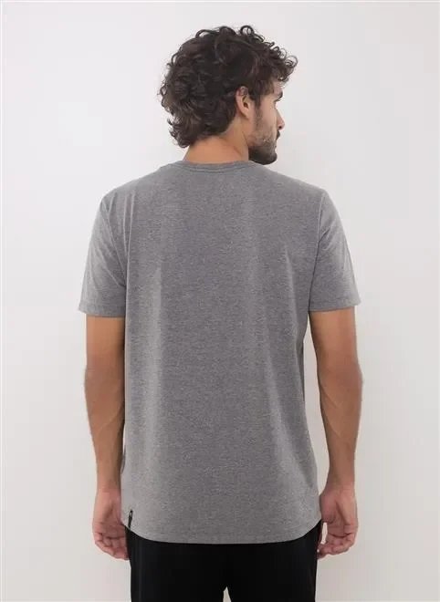 camiseta eco estampa triangulos foil camiseta eco estampa triangulos foil