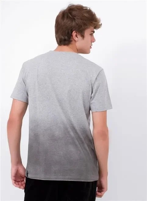 camiseta pensa e gratis spray preto camiseta pensa e gratis spray preto