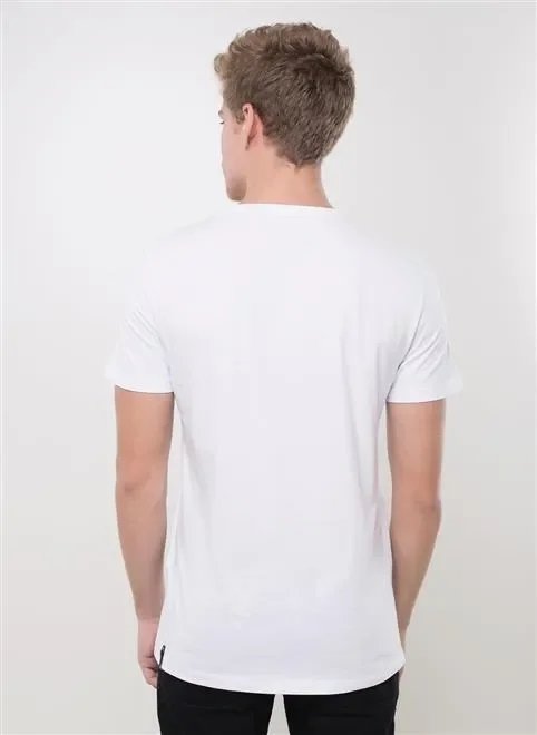 camiseta com caveira no bolso camiseta com caveira no bolso