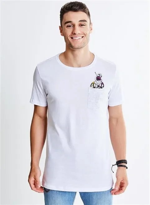 camiseta com bolso e estampa camiseta com bolso e estampa