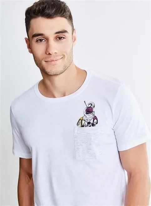 camiseta com bolso e estampa camiseta com bolso e estampa