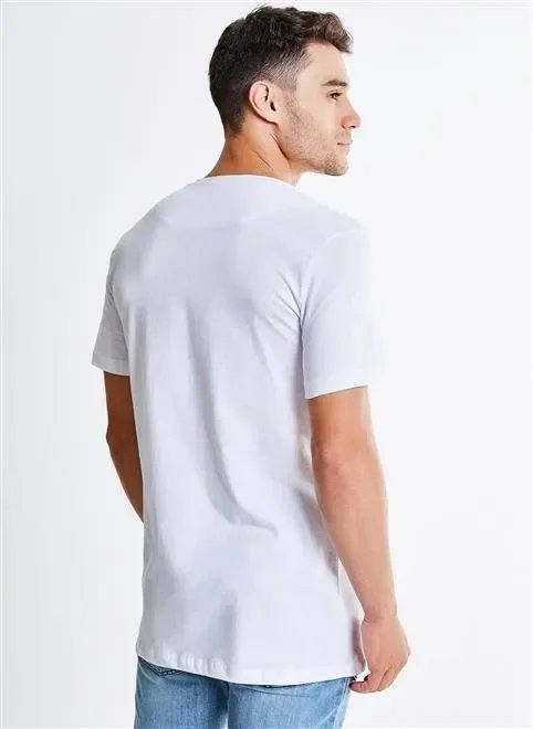 camiseta com bolso e estampa camiseta com bolso e estampa
