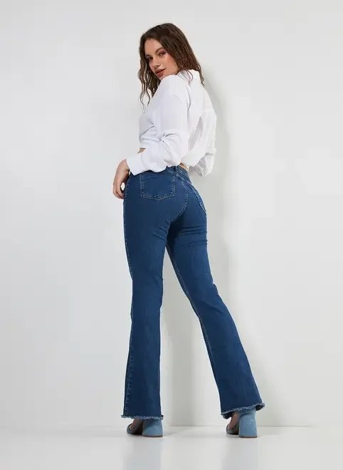 calça flare em jeans calça flare em jeans