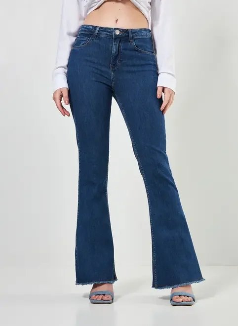 calça flare em jeans calça flare em jeans