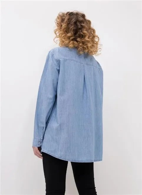 camisa azul com pérolas camisa azul com pérolas