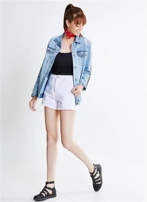 short branco cintura alta em sarja short branco cintura alta em sarja