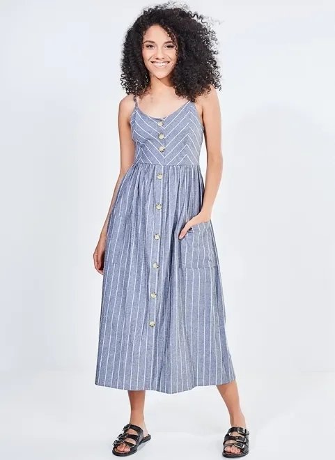 vestido midi com listras e bolsos vestido midi com listras e bolsos