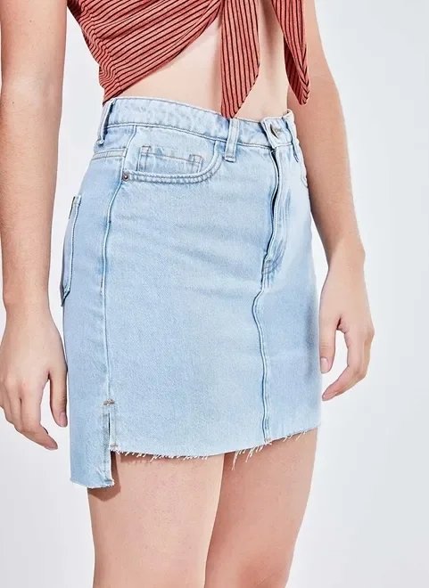 saia vintage em jeans com barra desfiada saia vintage em jeans com barra desfiada