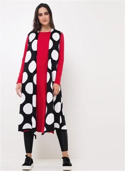 colete longo em retilínea com bolinhas colete longo em retilínea com bolinhas