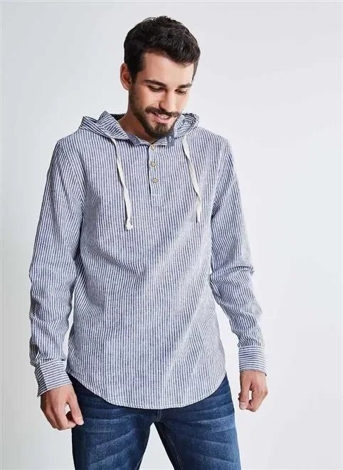 camisa em linho listrada com botões e capuz camisa em linho listrada com botões e capuz
