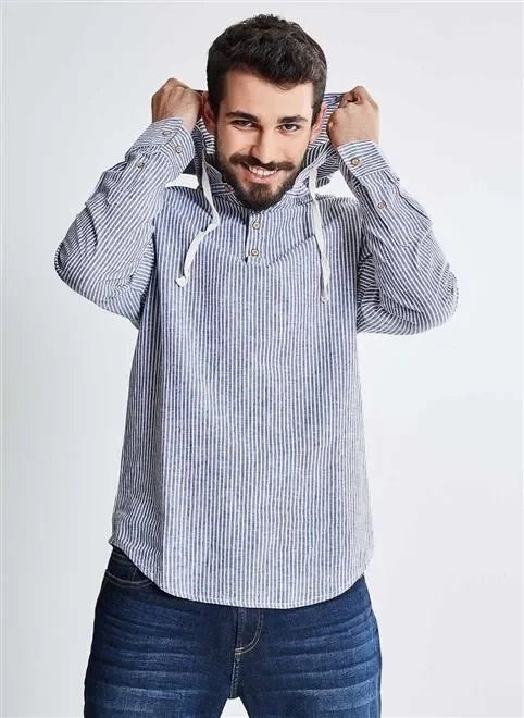 camisa em linho listrada com botões e capuz camisa em linho listrada com botões e capuz
