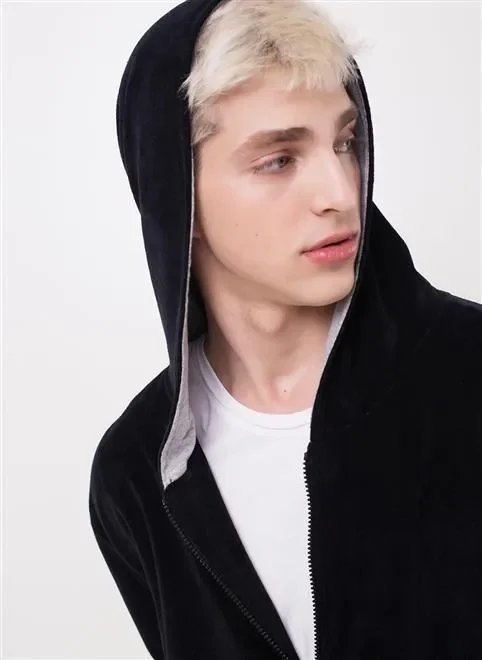 jaqueta plush com gorro e ziper jaqueta plush com gorro e ziper