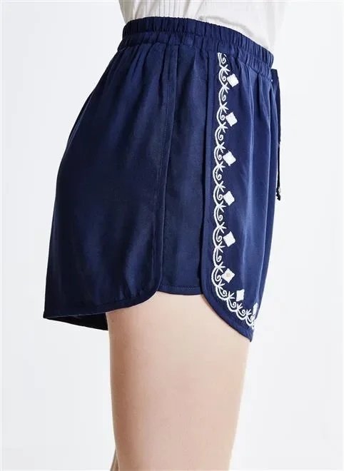 short runner com bordado short runner com bordado