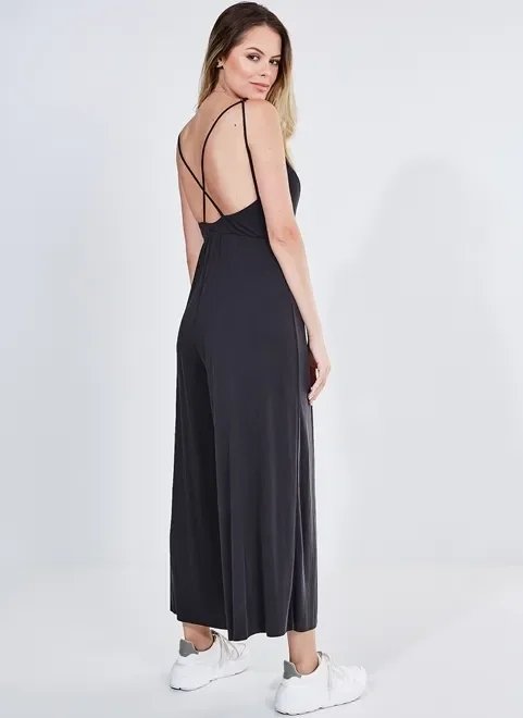 macacão pantacourt com tiras macacão pantacourt com tiras