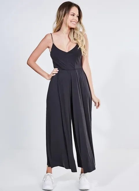 macacão pantacourt com tiras macacão pantacourt com tiras