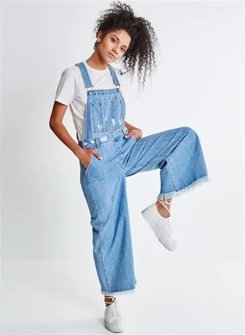 macacão pantacourt em jeans macacão pantacourt em jeans