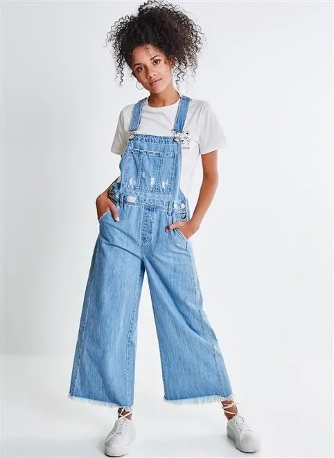 macacão pantacourt em jeans macacão pantacourt em jeans