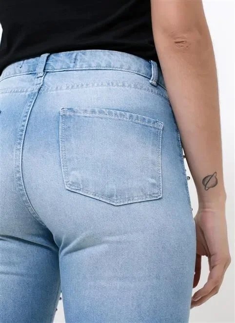 calça mom com pérolas artificiais calça mom com pérolas artificiais