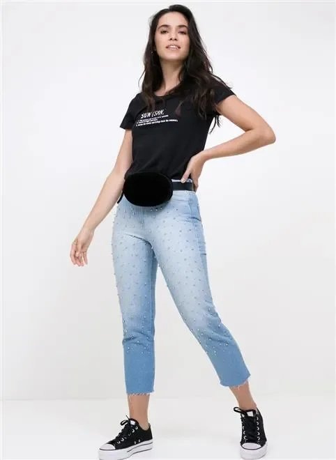 calça mom com pérolas artificiais calça mom com pérolas artificiais