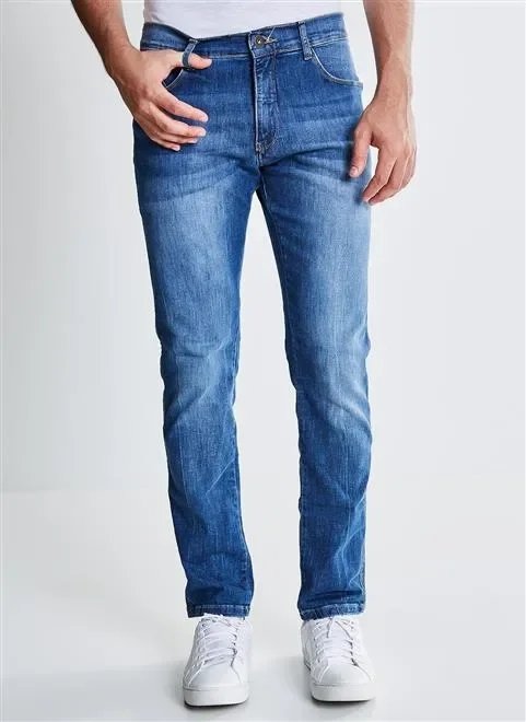 calça skinny masculina em jeans azul médio calça skinny masculina em jeans azul médio