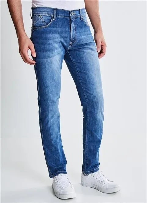 calça skinny masculina em jeans azul médio calça skinny masculina em jeans azul médio