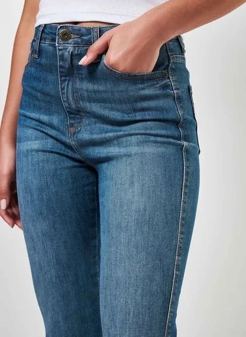 calça skinny cintura alta em jeans médio calça skinny cintura alta em jeans médio