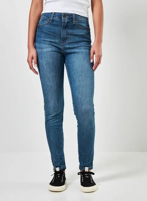 calça skinny cintura alta em jeans médio calça skinny cintura alta em jeans médio