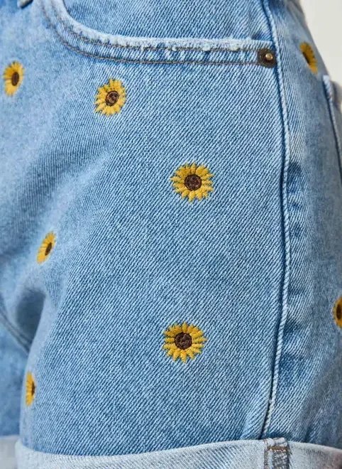 short jeans bordado girassol short jeans bordado girassol