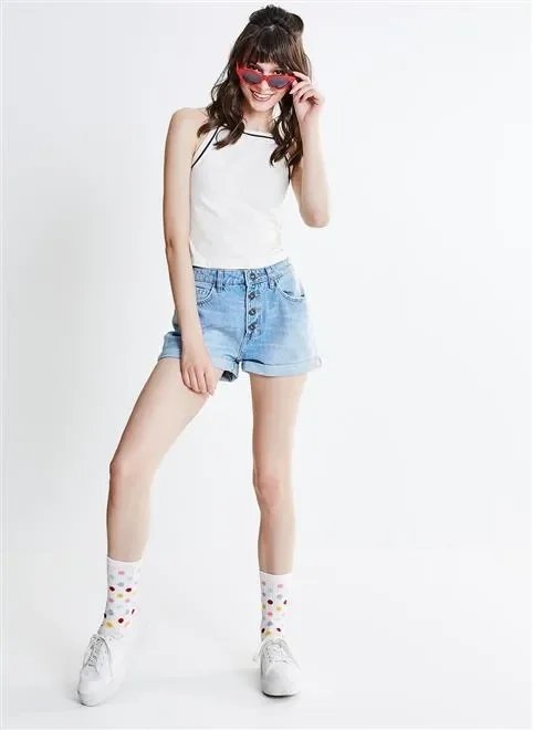 short em jeans com botões short em jeans com botões