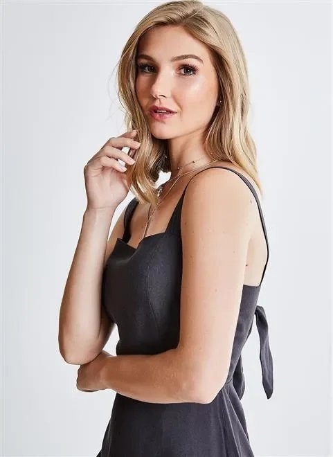 macacão pantacourt com amarração macacão pantacourt com amarração