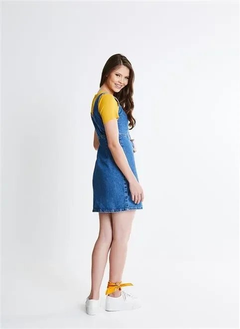 vestido em jeans com botões e recortes vestido em jeans com botões e recortes