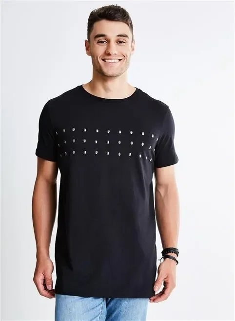 camiseta alongada com aplicações camiseta alongada com aplicações