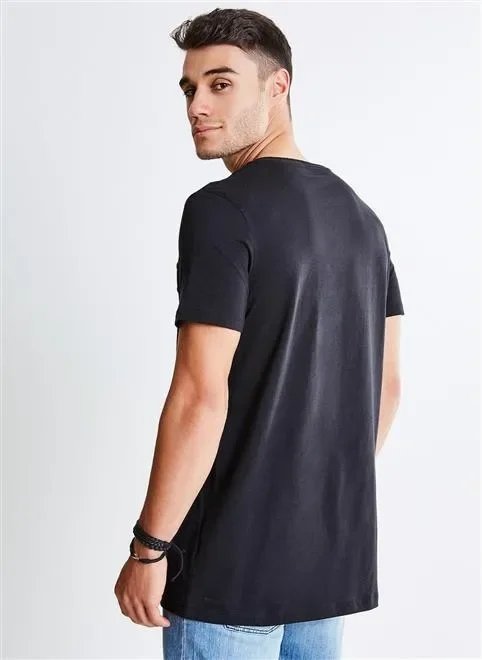 camiseta alongada com aplicações camiseta alongada com aplicações