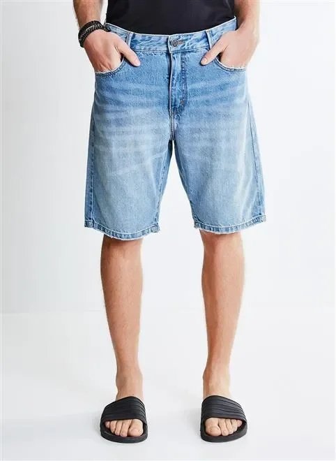 bermuda regular em jeans médio bermuda regular em jeans médio
