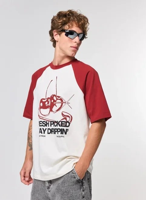 camiseta box raglan cherry - off-white camiseta box raglan cherry - off-white